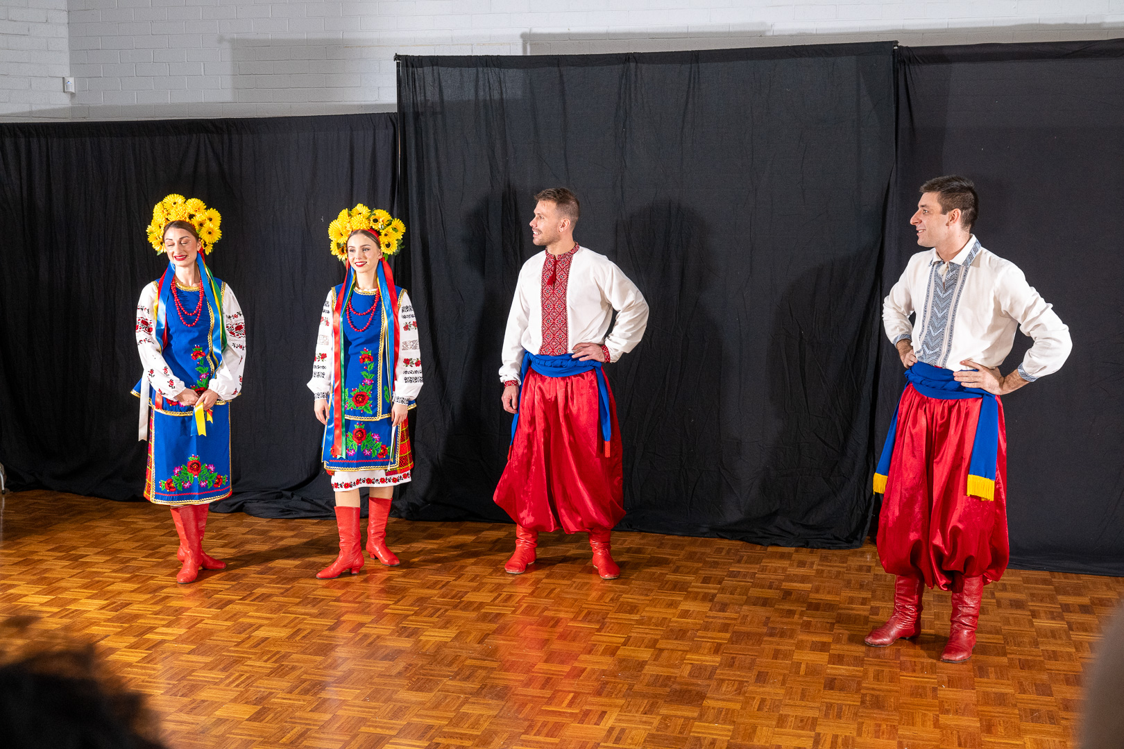4 Dancers 6541